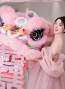 婚礼晨袍醒狮拍照道具结婚礼喜庆狮子头传统订婚装饰道具创意摆件